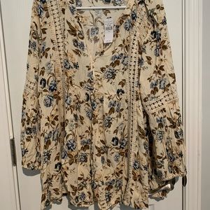 American Eagle floral blouse